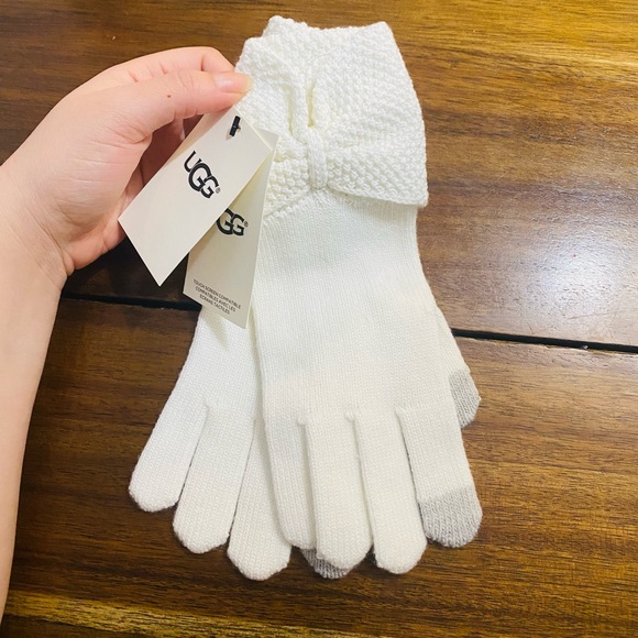 UGG Bow Tech Gloves - Picture 3 of 7